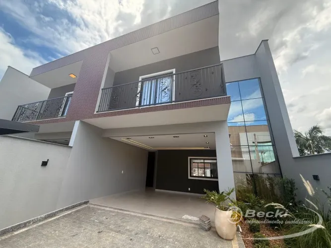 Casa Geminada à Venda no América, Joinville por R$1.390.000