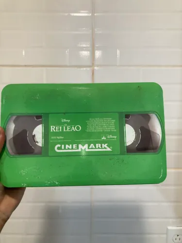 Caixa Organizadora O Rei Leão Cinemark Formato Fita VHS + Quebra-Cabeça Disney