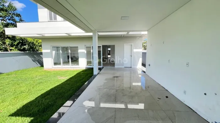 Casa residencial com 4 suítes e 280m² privativos na Vargem Pequena, Florianópolis