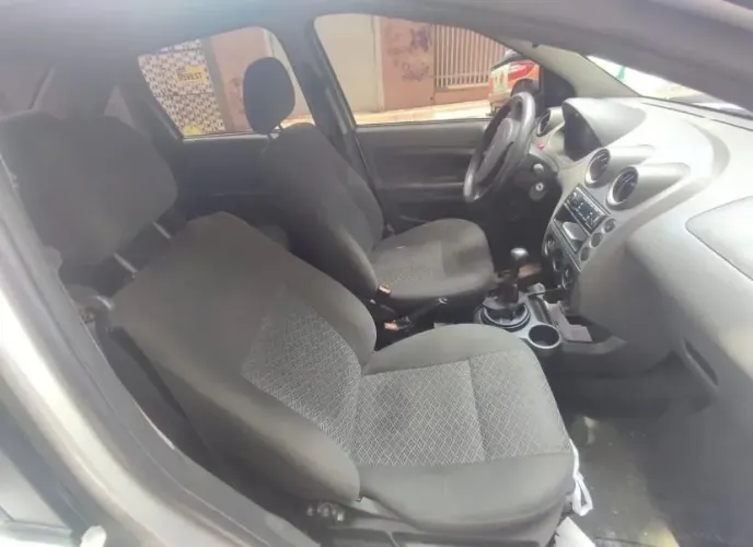 Ford Fiesta Sed. 1.6 8V Flex 4P 2006