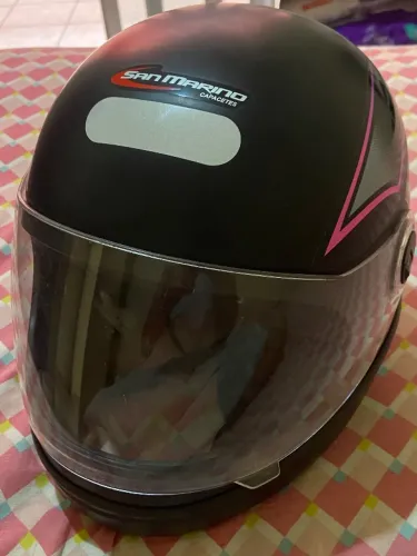 Vendo capacete usado 3 vezes, marca San Marino tamanho 58