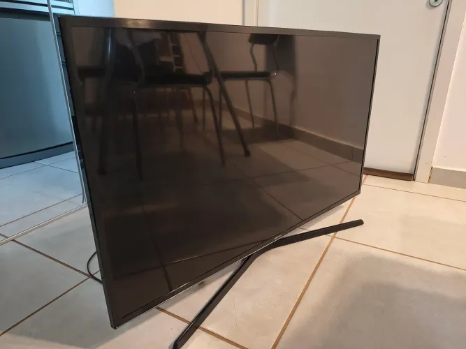 TV Samsung Smart 4K UHD 40"