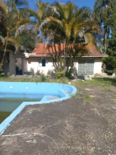 Chácara km 68 rod.castelo branco, muita água e árvores e condomínio San José.
