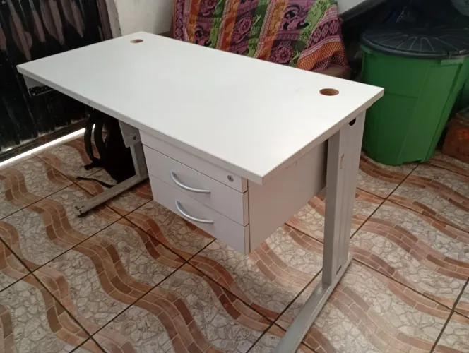 Mesa de escritório de 2 Gavetas