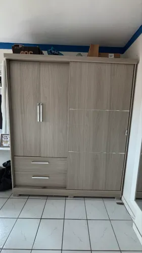 GUARDA ROUPA EM PERFEITO ESTADO