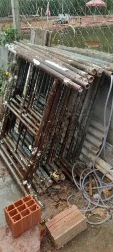 Vende 14 peças de andaimes de 1,00x1,00 mts
