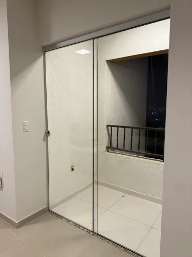 Porta de correr em vidro temperado