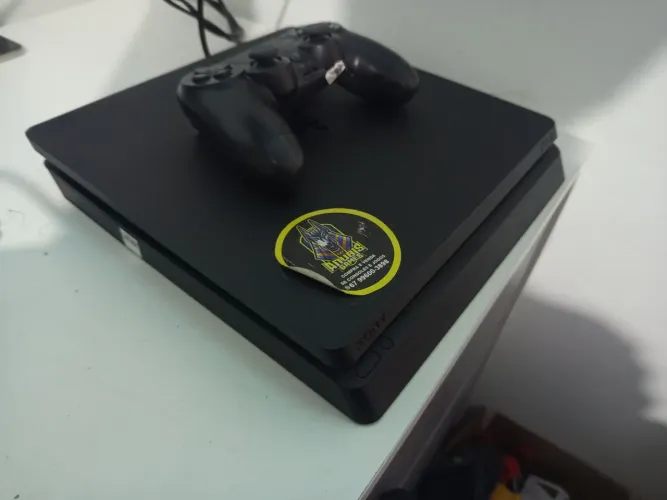 PS4 SLIM 1TB