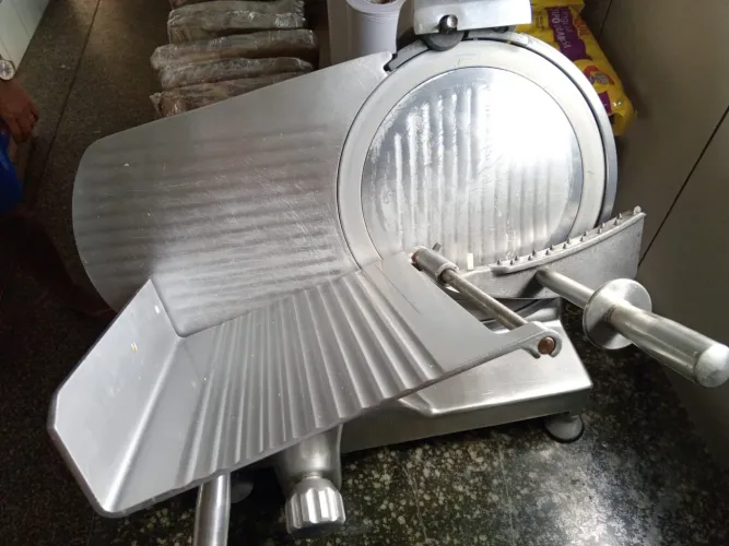 Fatiadora Profissional de Frios - Excelente para Mercados, Açougues e Lanchonetes