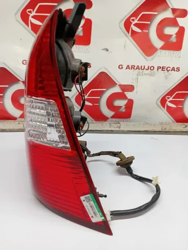 Lanterna Traseira Direita Nissan Livina 2011 Direito/passageiro Vermelho