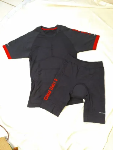Conjunto ciclista lupo pro camiseta compreensão e bermuda preto masculino Tam G
