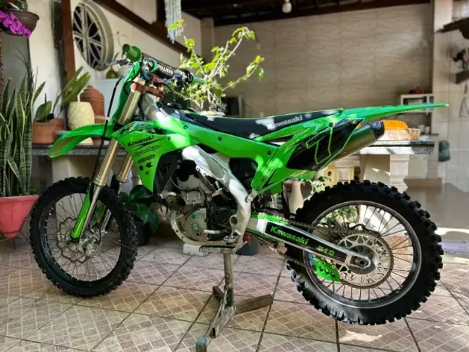 MOTO MOTOCROSS KXF 250 - 2020 - RARIDADE COM VARIOS ACESSORIOS.