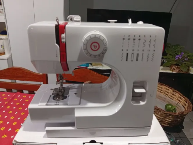 Máquina de costura swing machine