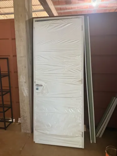 Porta Branca Residencial com Batente, Fechadura e Maçaneta
