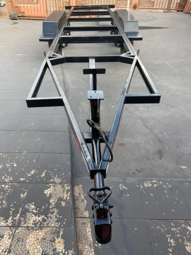 Carretinha trucada plataforma 6 metros aceito moto no menor valor