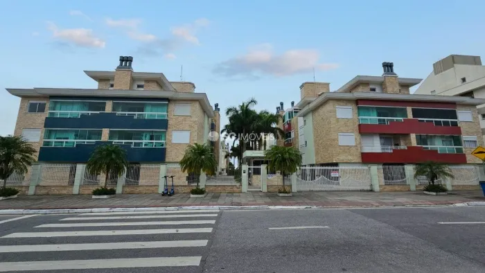 Apartamento 2 dormitórios mobiliado 300m do mar
