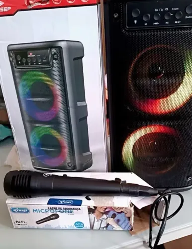 Caixa de som bluetooth com microfone e rádio