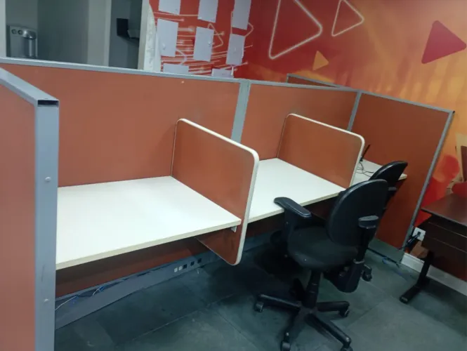 Mesa divisória escritório de telemarketing, atendimento ao cliente ou trabalho
