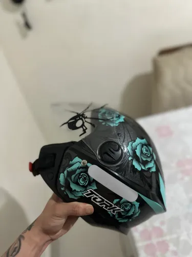 Capacete aberto Semino dois meses de uso personalizado