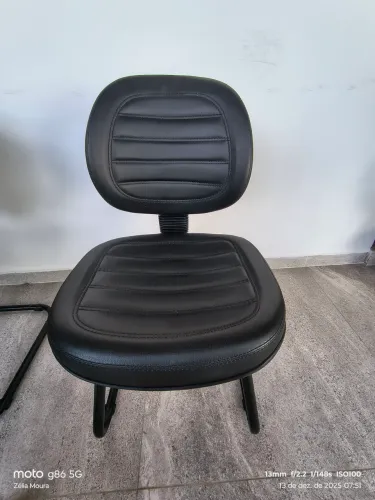 VENDO CADEIRA DE COURO PARA ESCRITÓRIO