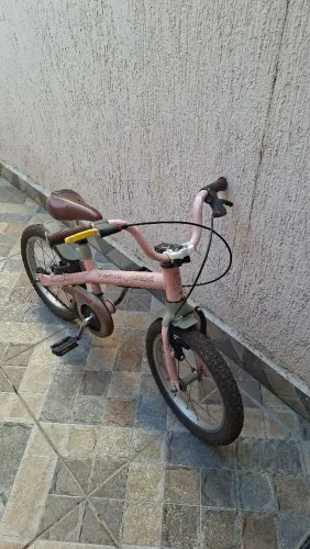Bicicleta infantil feminina em ótimo estado