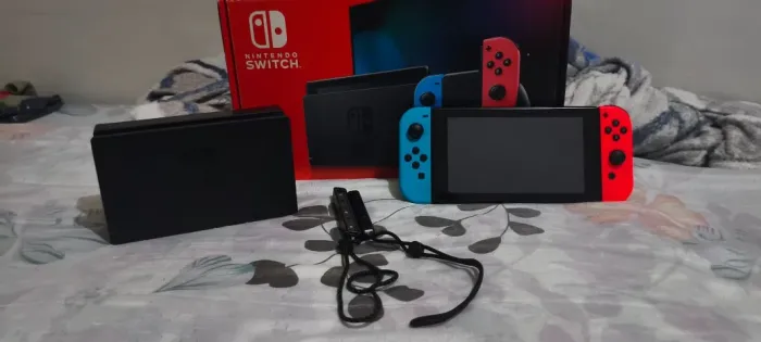Vendo ou Troco Nintendo Switch V2 desbloqueado