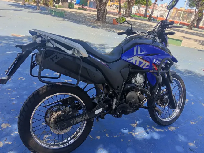 Vendo moto Lander ano 2020