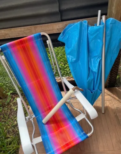 Kit de Praia: Cadeira, Guarda Sol e Saca Areia. Retirar no Campeche