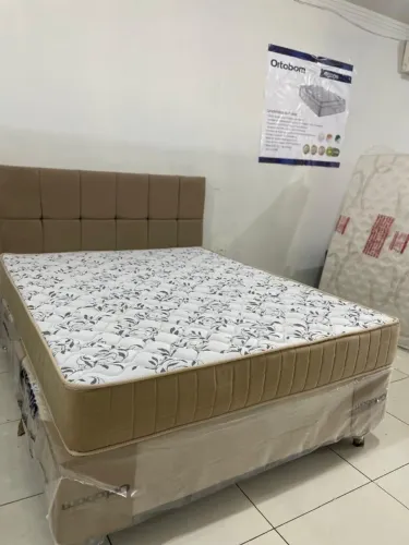 Cama casal de espuma base e colchão 