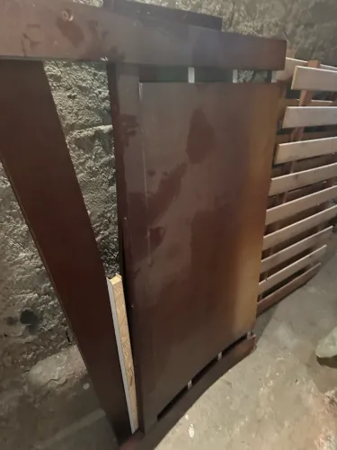 Vendo cama de casal de madeira