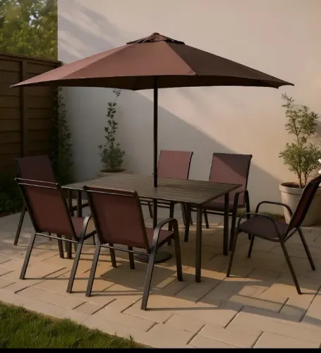 Conjunto Mesa, 6 cadeiras e ombrelone.