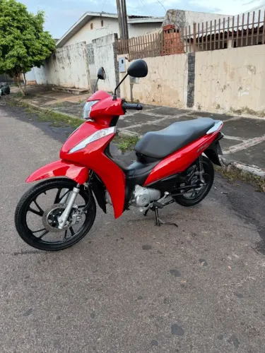 Vendo Biz 125 moto super conservada só uso para trabalho está certinha só transferir