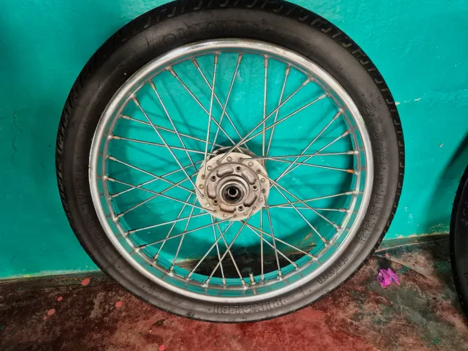 Vende-se rodas da 150, com pneus e câmeras