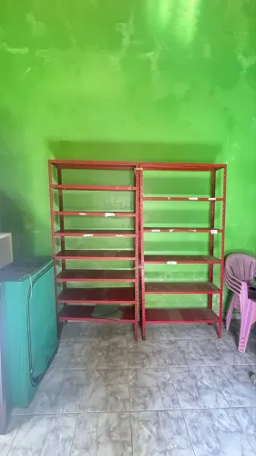 Estantes metálicas