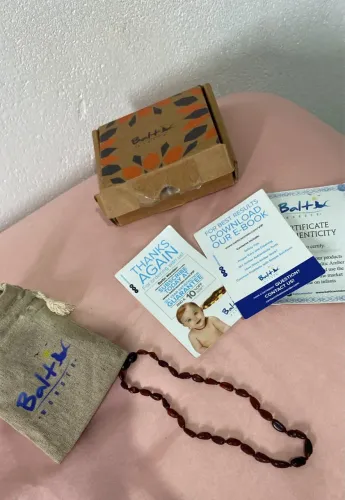 Colar de âmbar pra bebê