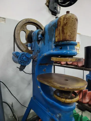 Balancim de Corte Industrial Cardoso 1205 T13 - Máquina para Couro / EVA / Borracha