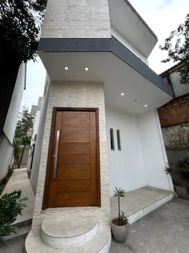 Casa em alto padrão com 4 suítes (LEIA A DESCRIÇÃO)
