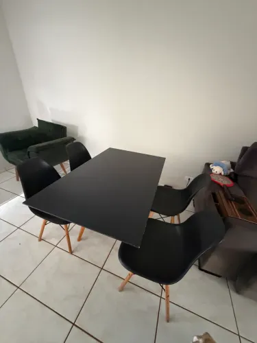 Jogo de mesa e cadeiras