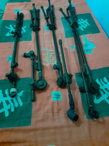 PEDESTAIS DE MICROFONE E DE PRATO DE BATERIA R$ 60 CADA 