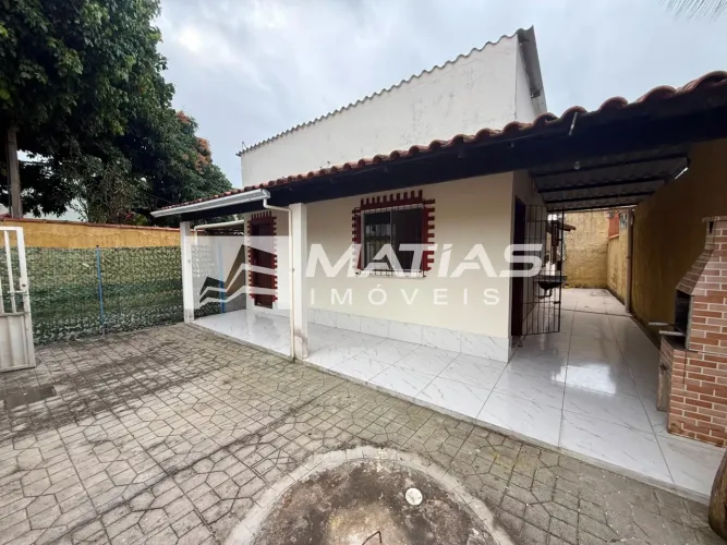 Aluguel de Casa Espaçosa em Guarapari-ES, Bairro Santa Mônica, 3 Quartos, 2 Salas, 1 Banhe