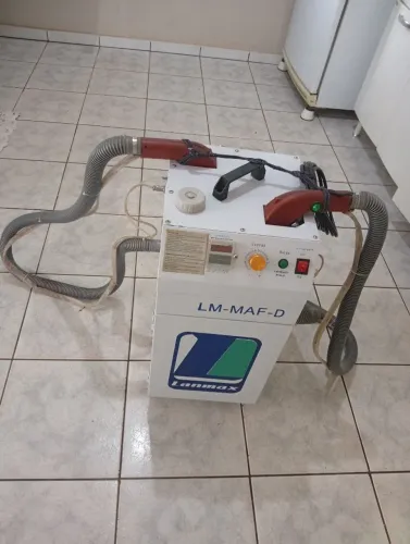 Máquina de arremate de fios