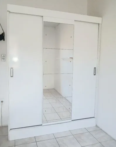 Guarda roupa com espelho entrego e monto
