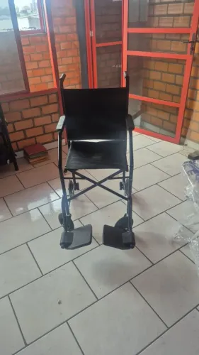 Vende-se cadeira de rodas 