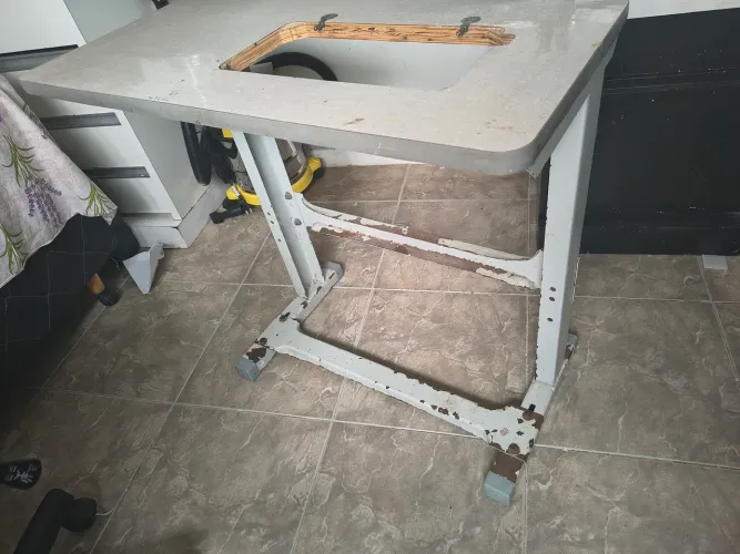 Mesa para máquina de costurar