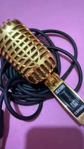 Microfone vintage dourado