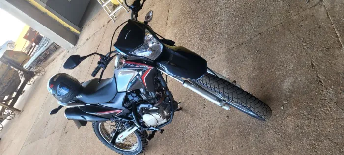 Moto toda revisada.  Bem conservada 