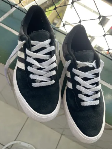 Tênis ADIDAS THE BRAND WITH THE 3 (38)
