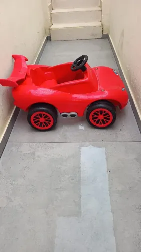 Carro bandeirantes vermelho modelo caros ( com pedal)