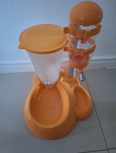 Bebedouro bilha com comedouro