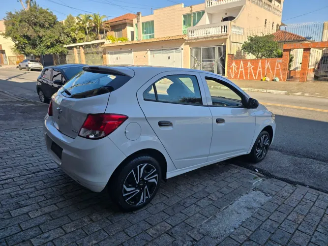 Chevrolet Onix Hatch LS 1.0 8V Flex Power Mec. 4P 2015